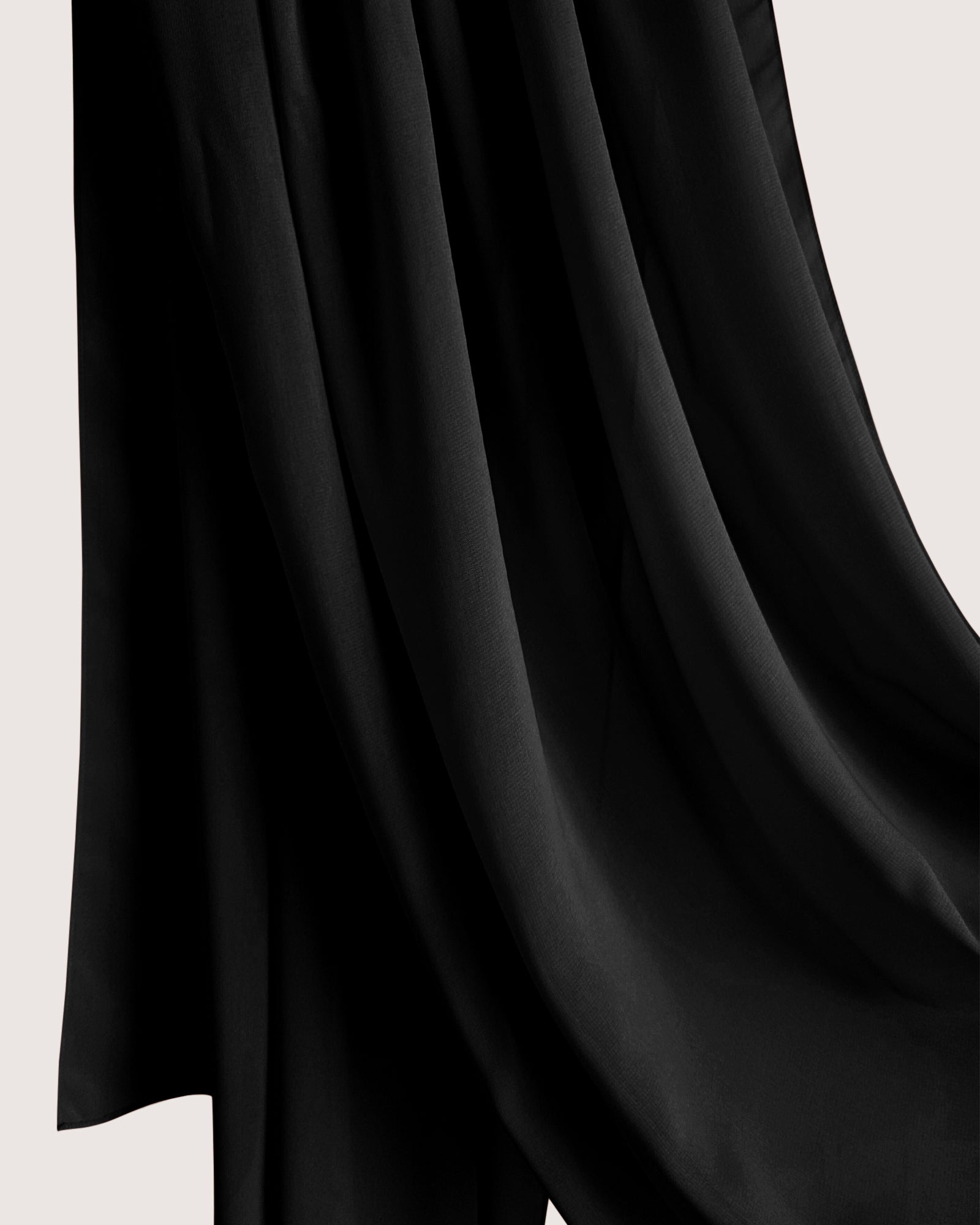 Hochwertiger schwarzer Chiffon-Hijab Sheila